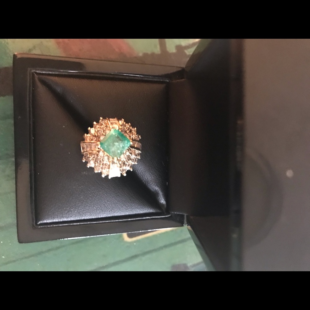 Emerald diamond ring
